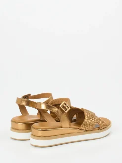 – Plateau-Sandalen aus Flechtleder goldfarben-Andrea Sabatini Outlet