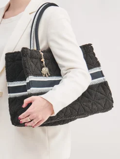 – Shopper-ANOKHI New