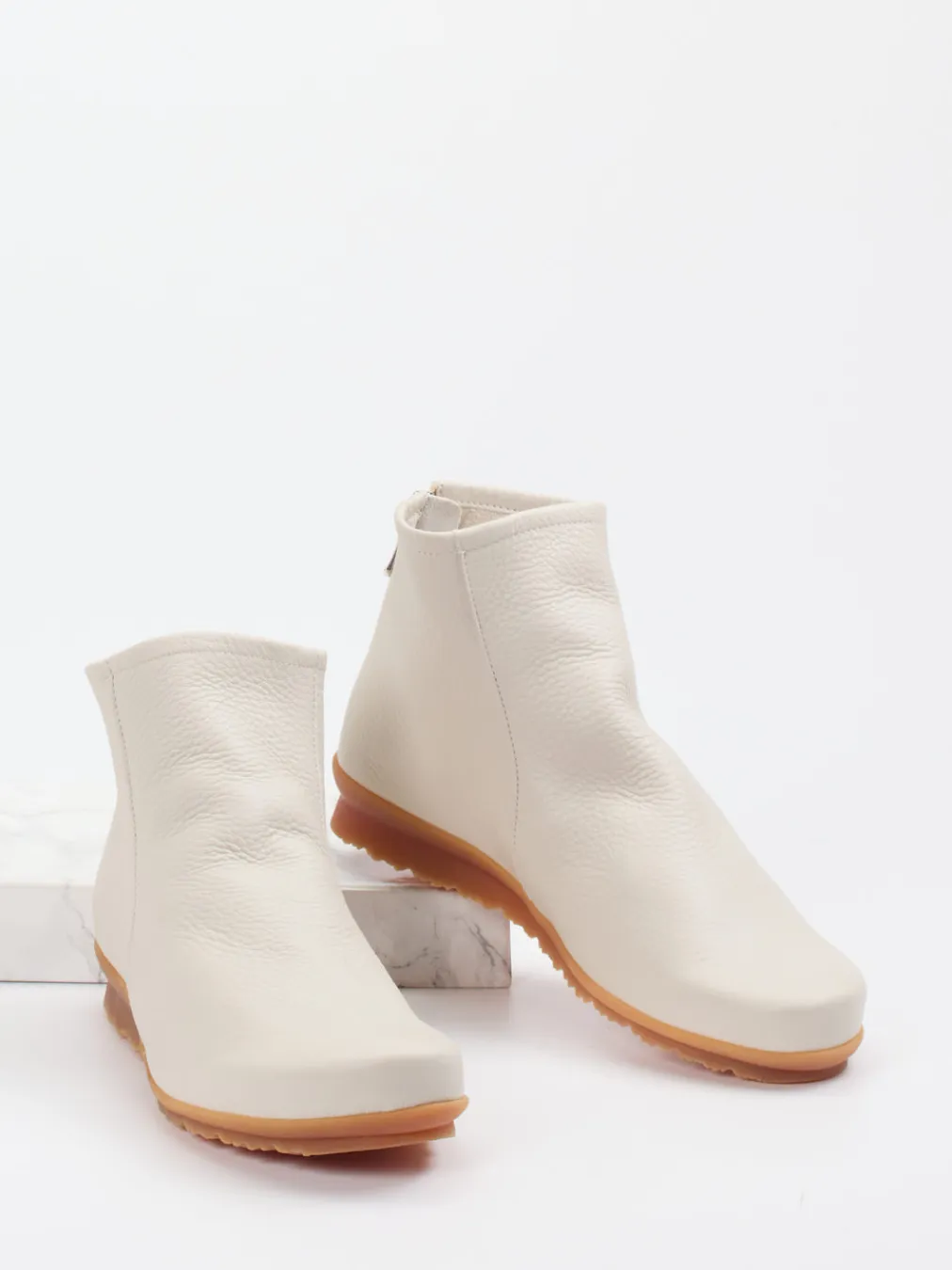 – Stiefelette aus genarbtem Leder cremeweiß-Arche Hot