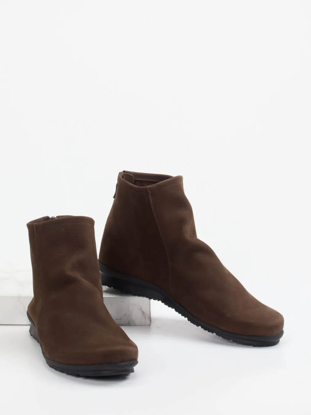 – Stiefelette aus Nubukleder schokoladen-Arche Hot