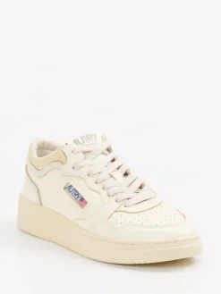 – Sneaker aus Leder in Creme-Autry Hot