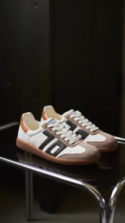 – Retro-Sneaker aus Lammleder in Offwhite-Back 70