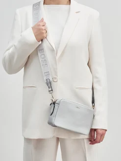 – Crossbody Bag aus Kalbleder in Hell-Boss