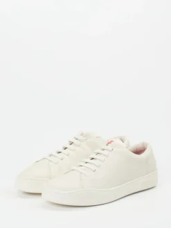– Sneaker aus Kalbleder in Creme-Camper Hot
