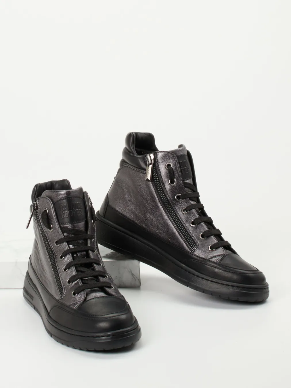 – Sneaker aus Kalbleder in Anthrazit-Candice Cooper New