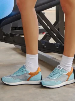 – Sneaker aus Veloursleder hell-Candice Cooper Hot