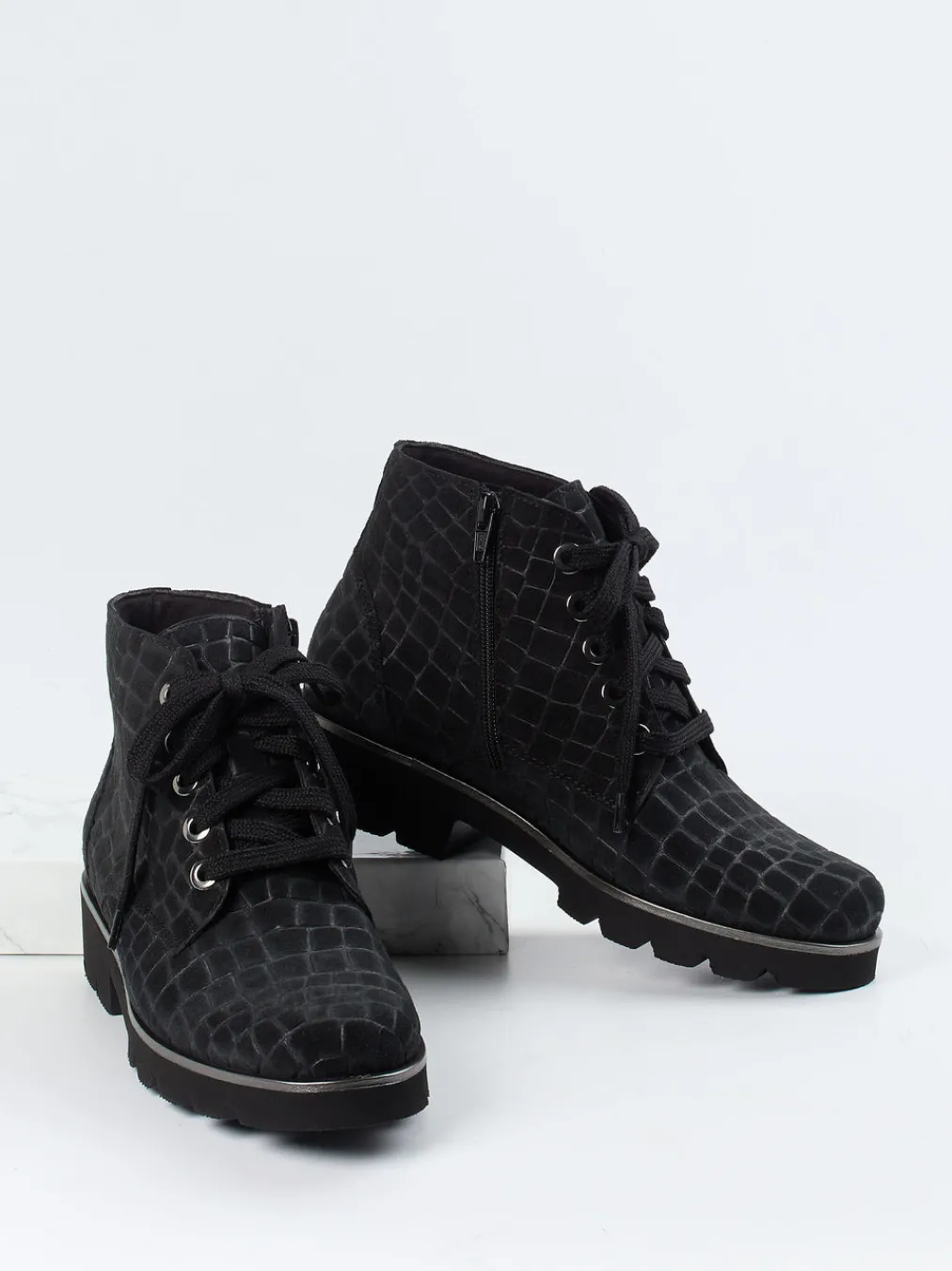 – Schnürboots aus geprägtem Leder-Christian Dietz