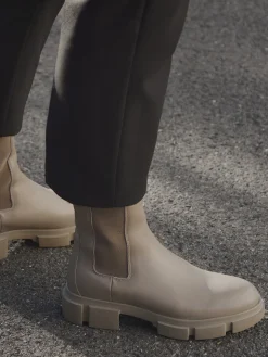 – Chelsea Boots aus Kalbleder in Taupe-Copenhagen
