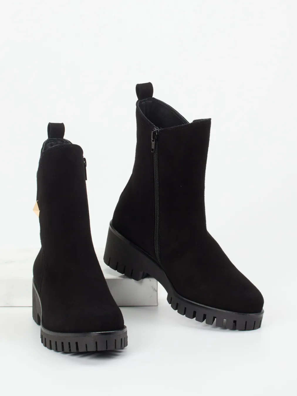 – Stiefelette aus Veloursleder-Donna Carolina New