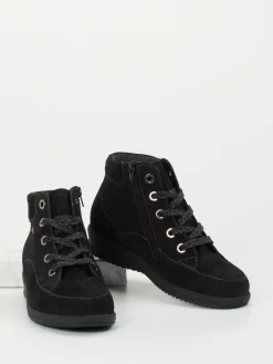 – Schnürstiefelette aus Nubukleder-Finn Comfort New