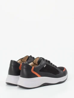 – Sneaker aus Kalbleder mit Nubukdetails-Finn Comfort