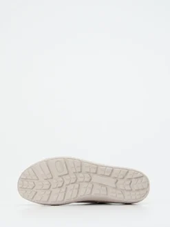 – Komfort-Sneaker aus Lackleder-Hartjes