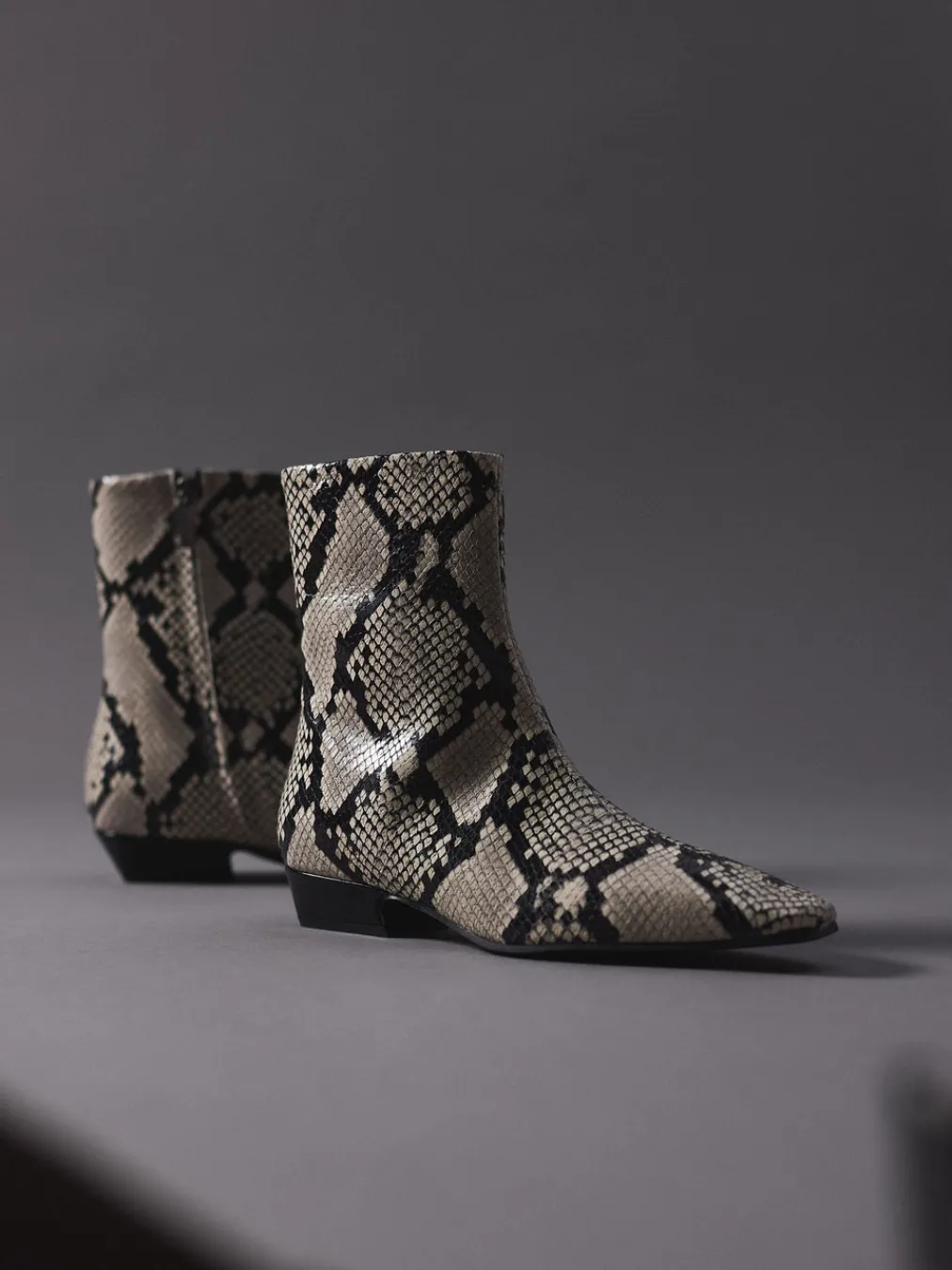 – Ankle Boots aus geprägtem Leder Beige-Konstantin Starke Hot