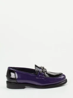 – Loafer aus Lackleder in Violett-Schwarz-Maripé New