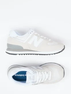 – Retro-Sneaker aus Veloursleder und Mesh-New Balance