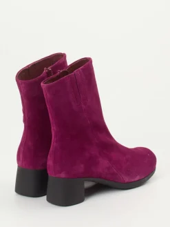– Ankle Boots aus Veloursleder in Beerenrot-Think Best