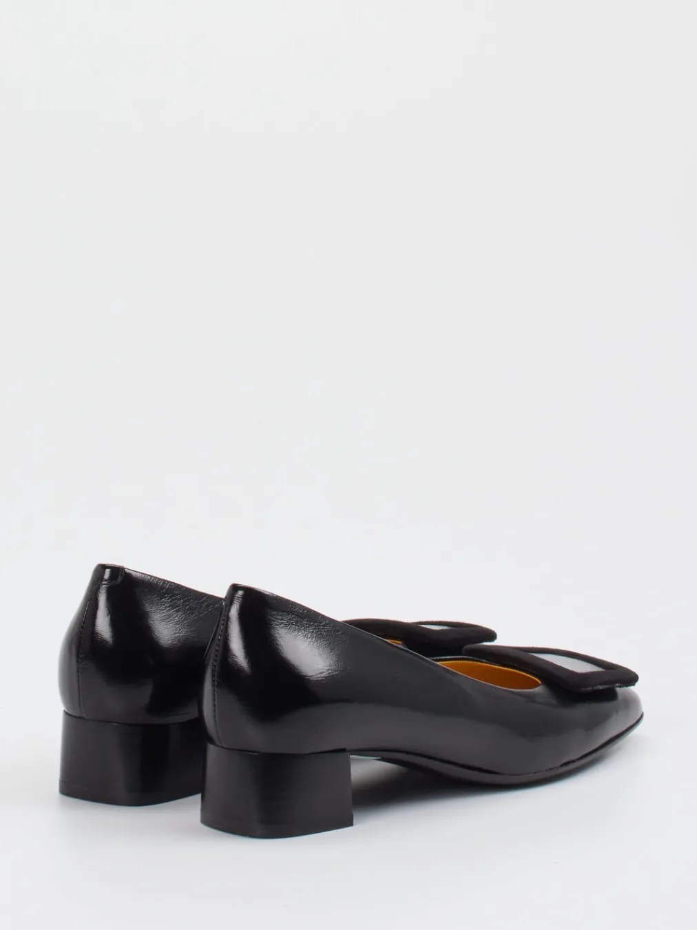 – Pumps aus Lackleder mit Zierschnalle-Truman's Outlet