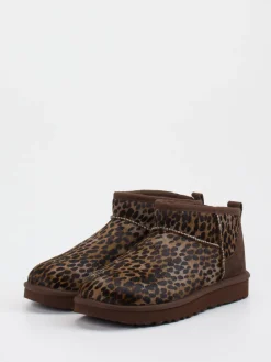 – Stiefeletten aus Fell mit Leoprint-UGG