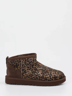 – Stiefeletten aus Fell mit Leoprint-UGG