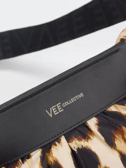 – Schultertasche aus Nylon im Leoprint-VeeCollective Berlin Hot