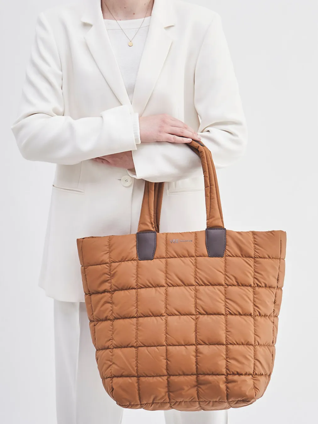 – Shopper-VeeCollective Berlin Outlet