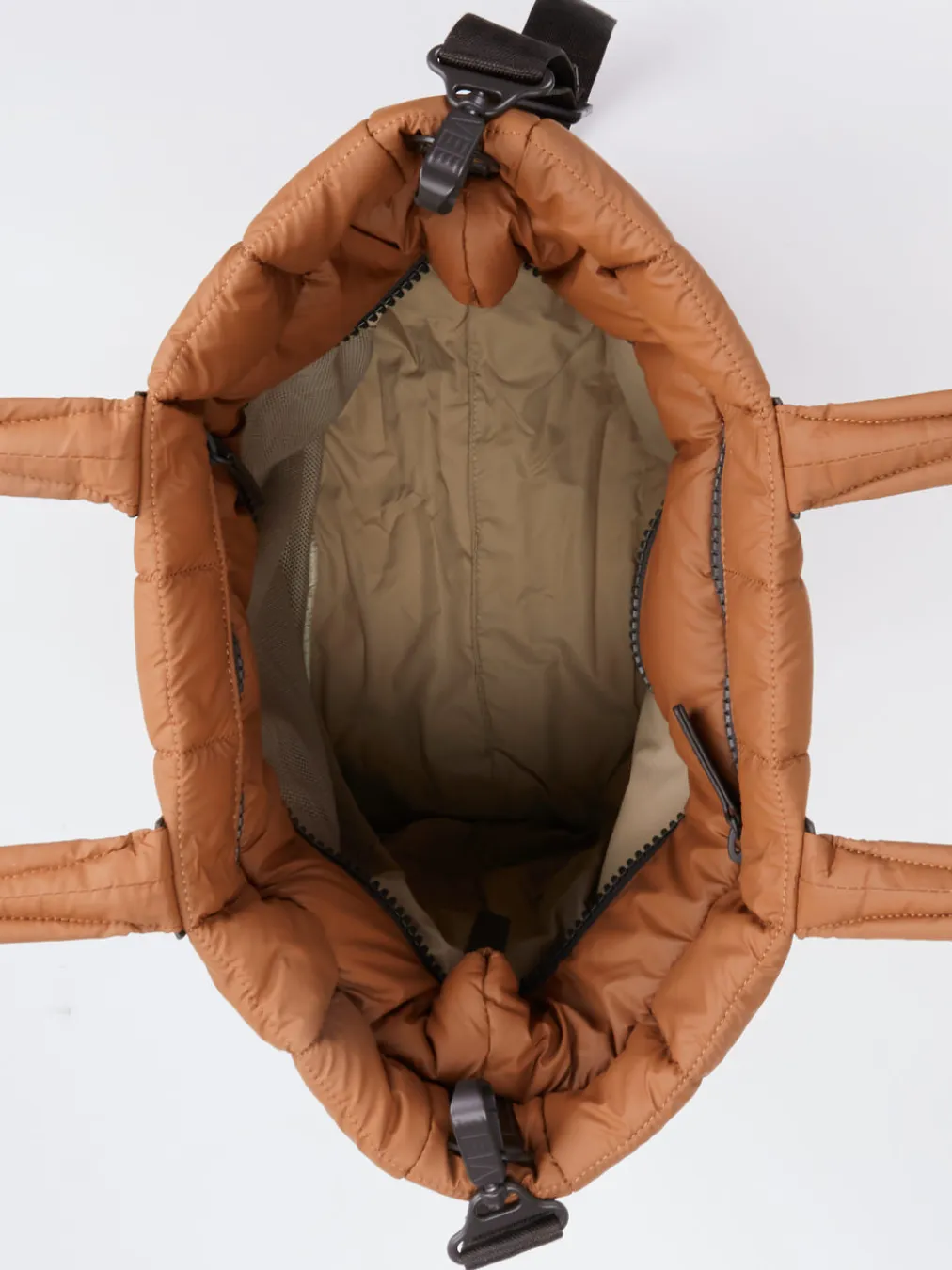 – Shopper-VeeCollective Berlin Outlet