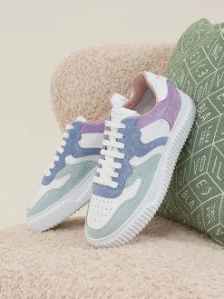 – Sneaker aus Veloursleder in Pastell-Voile Blanche